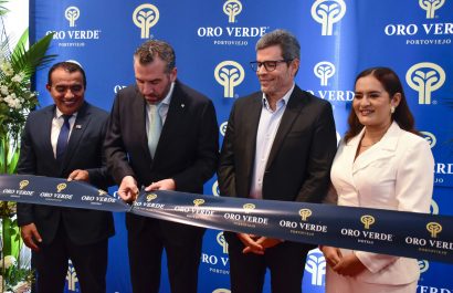 Directivos de la cadena hotelera Oro Verde, realizaron el corte de cinta de la apertura del hotel en Portoviejo.