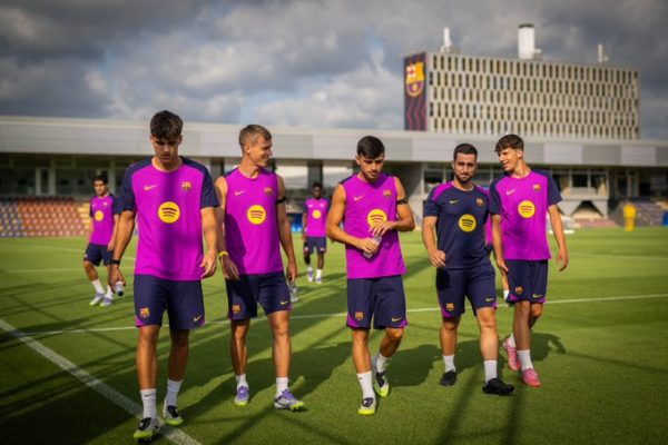 Hansi Flick descarta a Virgili, Landry y Hernández para la Gira Asiática del FC Barcelona