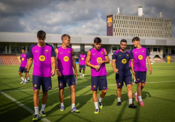 Hansi Flick descarta a Virgili, Landry y Hernández para la Gira Asiática del FC Barcelona