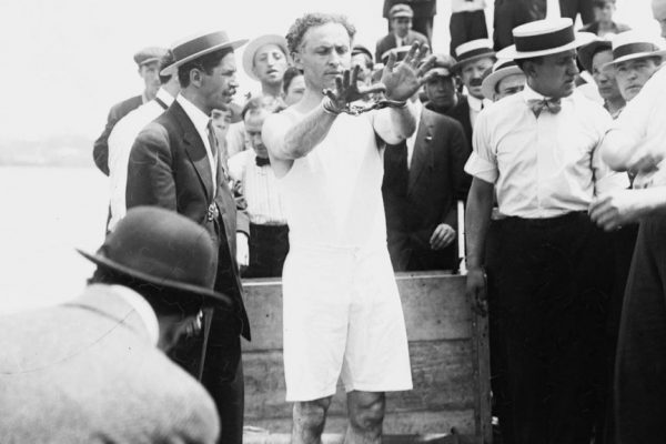 Harry Houdini, el escapista más grande de todos los tiempos