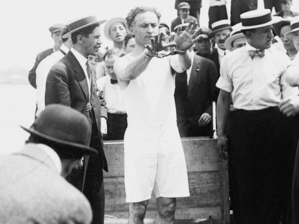 Harry Houdini, el escapista más grande de todos los tiempos