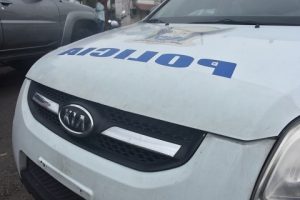 Hombre fue aprehendido por agresión física y amenazas con arma blanca en Santo Domingo
