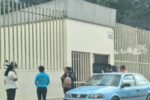 Hombre llegó sin vida al hospital en un taxi investigan si fue accidente o asesinato