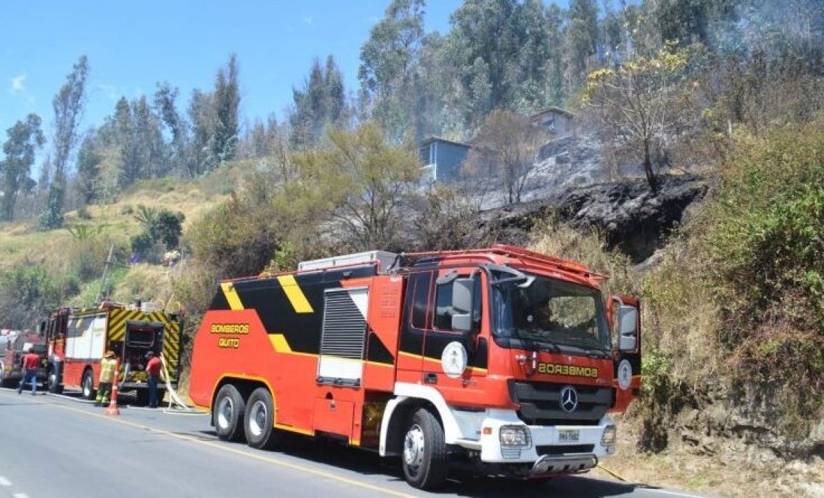 Incendio forestal en Rumiloma moviliza a entidades de emergencia