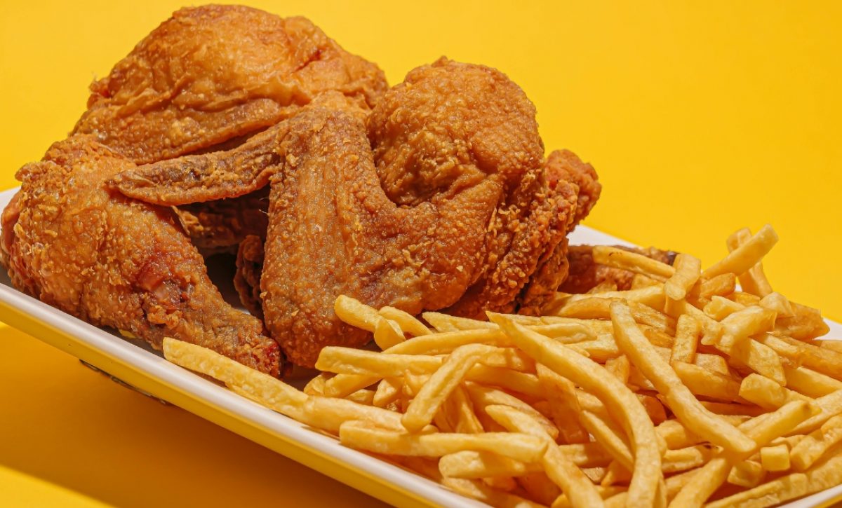 ¡Insólito! Una mujer pagó más de 600 dólares por unas papas fritas, sucedió por error y esto hizo para recuperar su dinero. (Pexels).