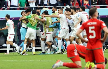 2-0; La Irán de Queiroz sorprende a Gales en una prolongación de locura