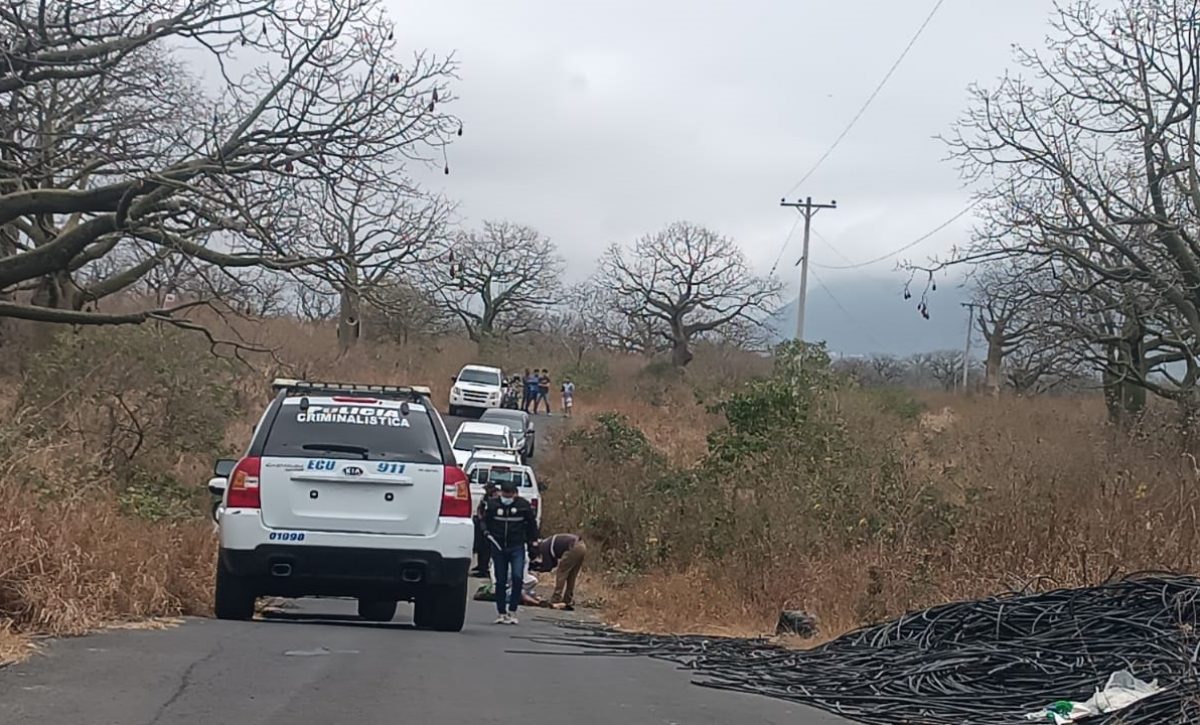 Un hombre fue encontrado sin vida y con disparos en varias partes del cuerpo, en la antigua vía La Victoria de Jaramijó hacia Montecristi