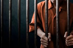 Un adolescente de 17 años fue aislado con fines investigativos tras ser acusado de extorsionar a comerciantes en Jipijapa.
