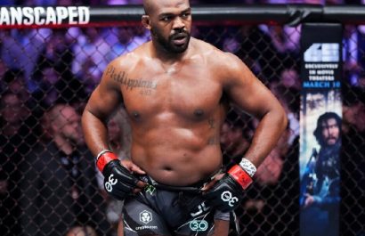 Jon Jones, campeón de peso pesado de la UFC, mantiene en vilo a los fanáticos de las artes marciales mixtas (MMA).
