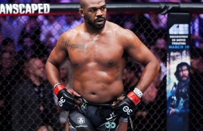 Jon Jones, campeón de peso pesado de la UFC, mantiene en vilo a los fanáticos de las artes marciales mixtas (MMA).