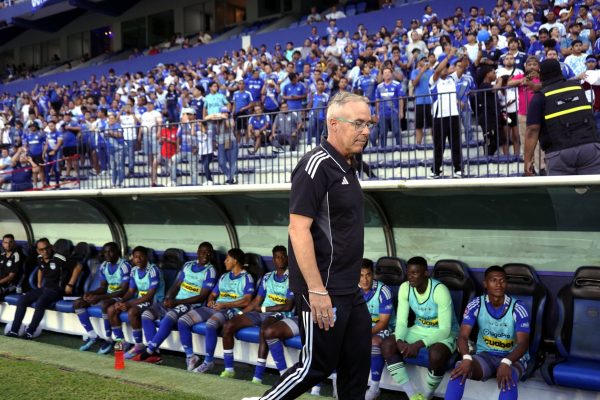 Jorge Célico en la cuerda floja tras nuevo revés de Emelec en el Capwell