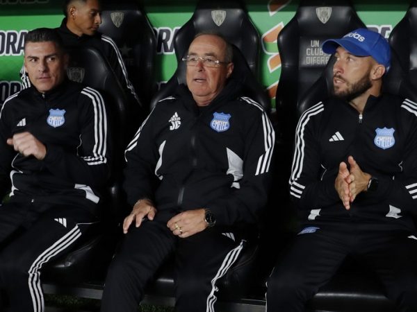 Jorge Célico, exdirector técnico de Emelec,reveló que el club le adeuda tres meses y medio de sueldo.
