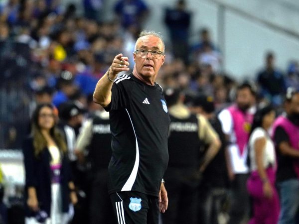 Jorge Célico renunció como director técnico del Club Sport Emelec tras un empate 2-2 frente a Delfín SC