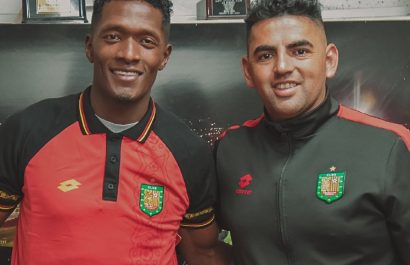 Jorge Ordóñez (izq.) junto a Luis Miguel Escalada del Deportivo Cuenca.