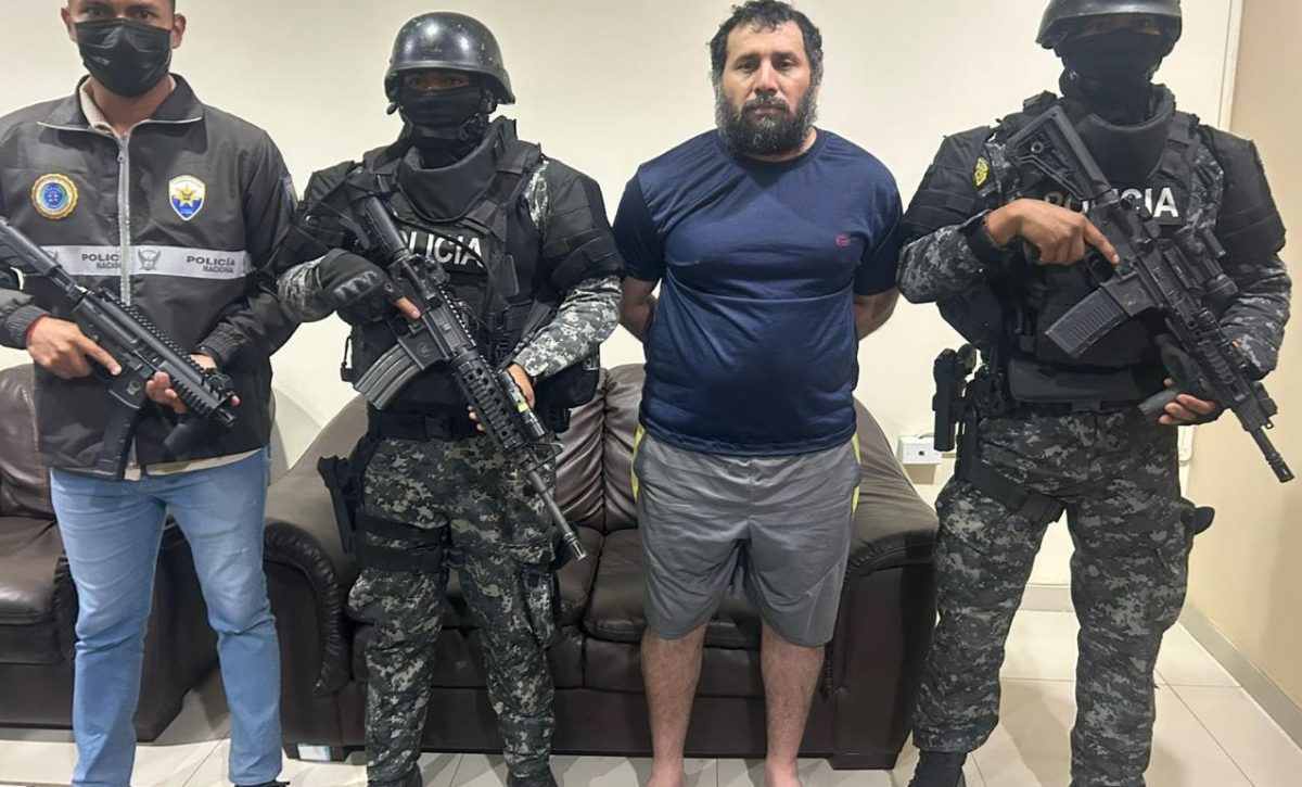 José Adolfo Macías Villamar permanece bajo estricto resguardo policial y militar hasta definir su futuro legal ante posible extradición.