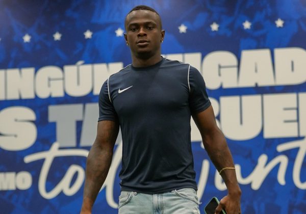 José Angulo de Emelec sufre desgarro y será baja por dos semanas