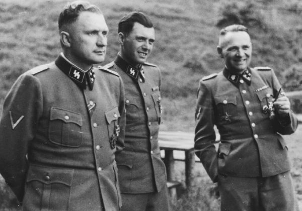 Josef Mengele, conocido como el "Ángel de la Muerte", era un médico nazi que realizó experimentos inhumanos.