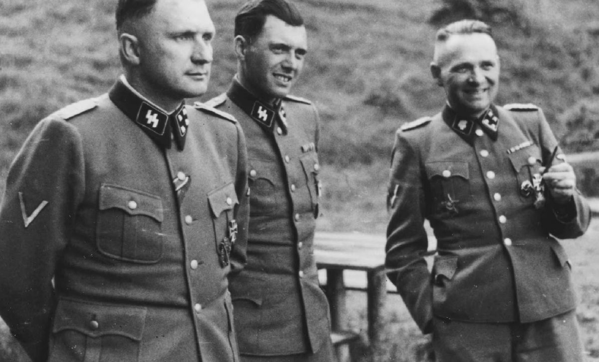 Josef Mengele, conocido como el "Ángel de la Muerte", era un médico nazi que realizó experimentos inhumanos.