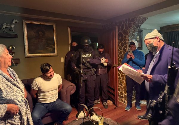 Juez ordena prisión preventiva para alcalde de Pujilí y nueve implicados por presunto delito de peculado