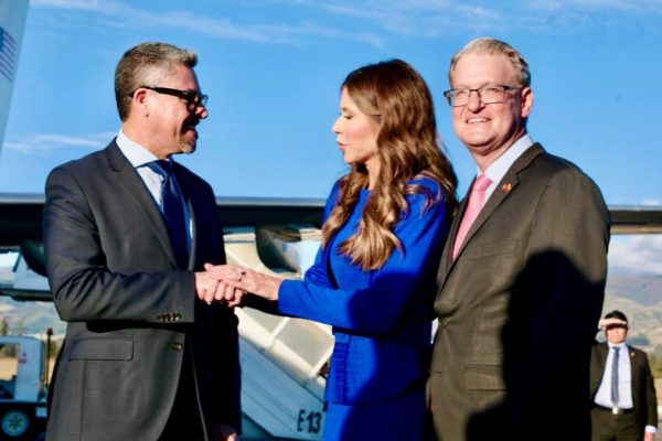 Kristi Noem, secretaria de Seguridad Nacional de Estados Unidos, llega a Ecuador para reunirse con Daniel Noboa. (Cancillería Ecuador)