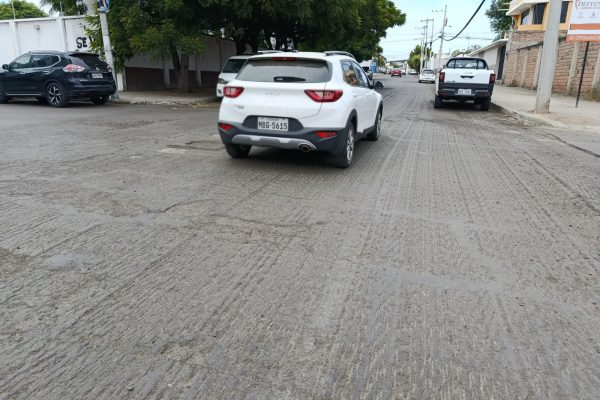En la avenida 24 solo se retiró el fresado; según las autoridades este lunes 19 se ubicará el asfalto.
