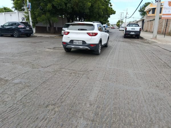 En la avenida 24 solo se retiró el fresado; según las autoridades este lunes 19 se ubicará el asfalto.