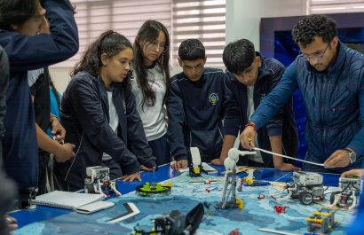 Durante semanas, los equipos trabajaron en sus aulas, laboratorios o incluso desde casa y combinaron conocimientos de ciencia, creatividad y trabajo colaborativo.