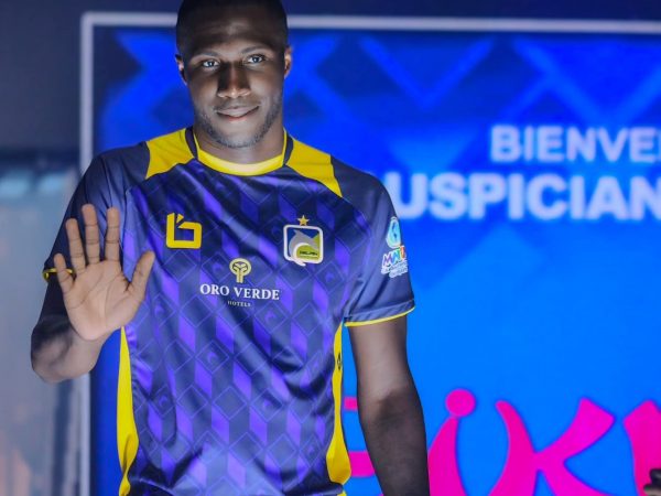 Luis Caicedo, dejó ser jugador de Delfín SC.
