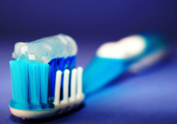 La Arcsa emite alerta sobre crema dental que contiene fluoruro de estaño como ingrediente activo por efectos adversos. (Pexels)