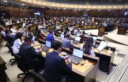 La Asamblea Nacional de Ecuador fomenta la transparencia al desbloquear usuarios previamente restringidos en sus redes sociales