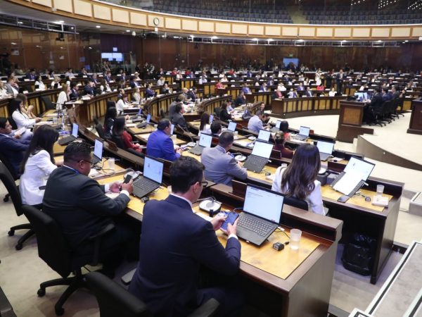 La Asamblea Nacional de Ecuador fomenta la transparencia al desbloquear usuarios previamente restringidos en sus redes sociales