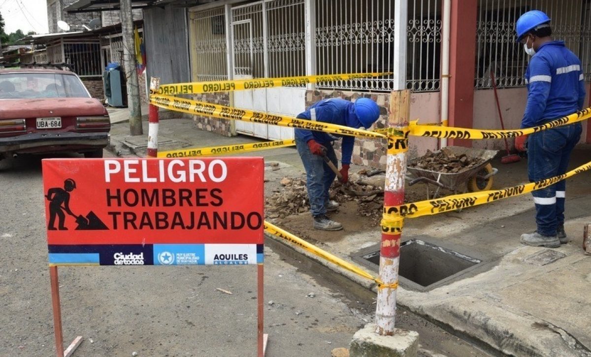 En La Chala, Los Vergeles y Bastión Popular, por primera vez acceden al sistema de alcantarillado, mediante proyecto, impulsado por el Municipio.