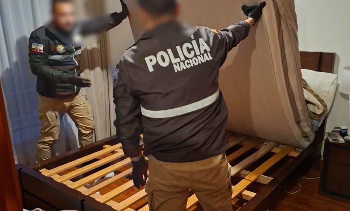 La Fiscalía General del Estado (FGE) ejecutó la madrugada de este lunes 28 de julio operativos simultáneos en Pichincha, Guayas y Bolívar.