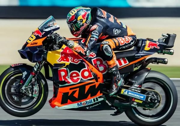 La KTM RC16, la MotoGP que alcanzó un récord de velocidad de 366,1 km/h, será subastada por RM Sotheby’s.