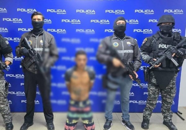 La Policía Nacional capturó a José M., conocido como alias Bambazo, en el operativo Fénix 173. Dicha intervención se ejecutó en el distrito Pascuales, Guayaquil.