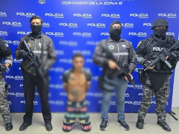 La Policía Nacional capturó a José M., conocido como alias Bambazo, en el operativo Fénix 173. Dicha intervención se ejecutó en el distrito Pascuales, Guayaquil.