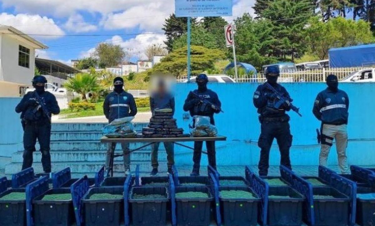 La Policía Nacional detuvo a Romeo J.G., un ciudadano sudafricano, en una hacienda del sector Chaupi, en Vilcabamba,