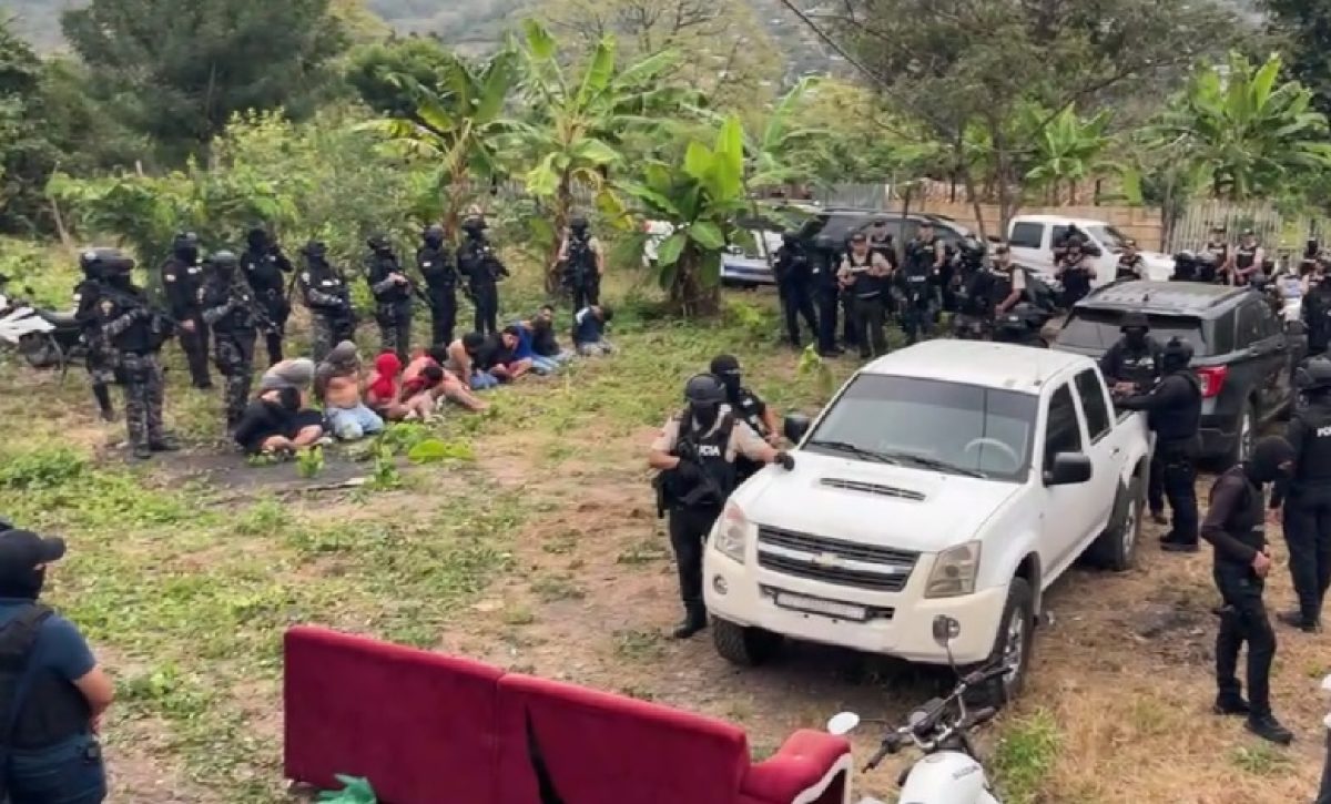 La Policía Nacional ejecutó el operativo Apolo 18 en Portoviejo, capital de Manabí, tras el asesinato del agente Cristhian Chávez