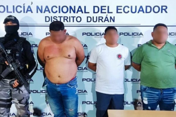 La Policía Nacional rescató a tres personas, incluida la hija del concejal alterno de Guayaquil, Alberto Cajamarca, secuestradas el viernes.