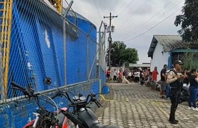 La Policía llegó al lugar para investigar las causas de la muerte de los tres obreros.