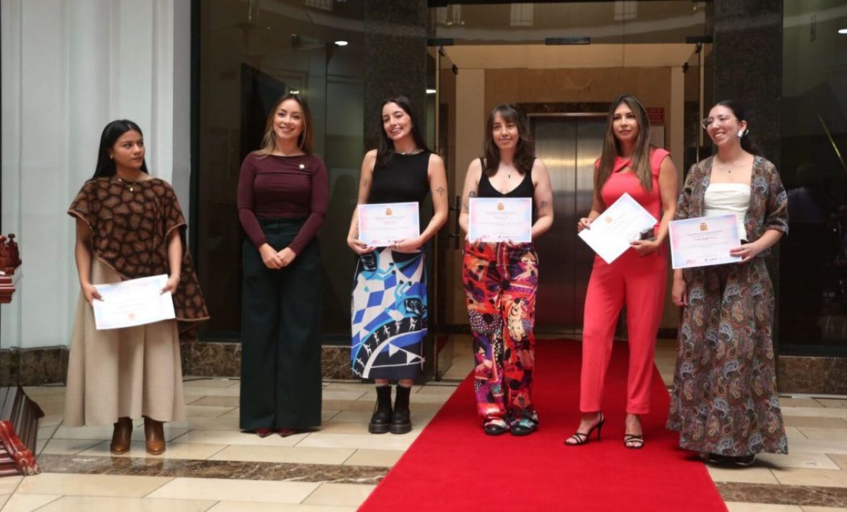 La Vicepresidencia promueve emprendimientos femeninos en la feria denominada "Ellas Crean". (Vicepresidencia).