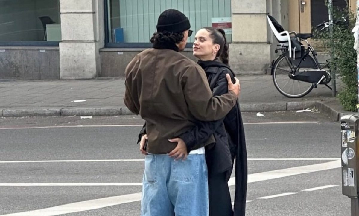 La cantante Rosalía y Emilio Sakraya en Munich, Alemania.