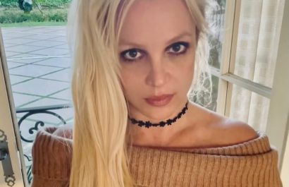 La cantante estadounidense Britney Spears desmintió que haya adoptado a una niña.
