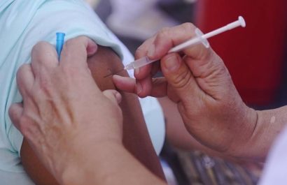 La ciudadela San Alejo, en Portoviejo, enfrenta una creciente preocupación por un brote de tosferina, según las autoridades.