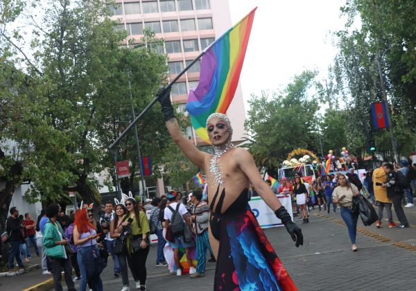 La comunidad LGBTI+ de Guayaquil decidirá la ubicación del Orgullo 2025 mediante una encuesta pública que finaliza esta noche