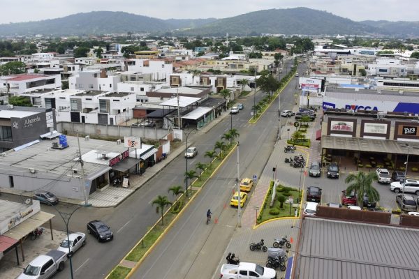 La llegada de la cadena Oro Verde, con una inversión de USD 10 millones, ha impulsado una transformación urbana notable en la avenida Manabí