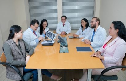 La universidad UTPL de Loja recibe acreditación internacional para seis maestrías y carrera de Enfermería