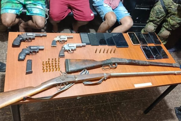 Las Fuerzas Armadas de Ecuador destruyeron más de 6.800 armas, municiones y accesorios incautados al crimen organizado.