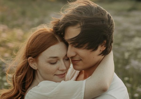 Las relaciones sexuales entre amigos son cuestionables, pero estudios aseguran beneficios.