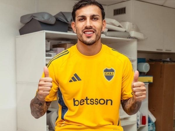 Leandro Paredes regresa a Boca Juniors y es recibido por miles de hinchas en La Bombonera